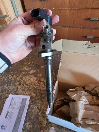 Inyector Volvo V50 2.0 D Kinetic 9657144580