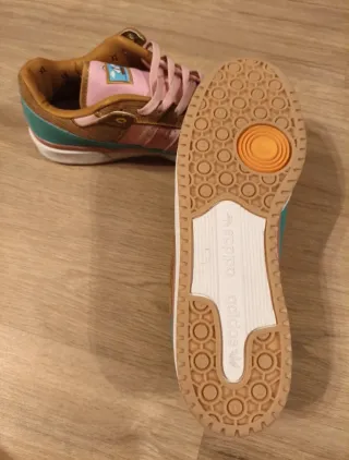 Zapatillas Adidas x The Simpsons edición especial.