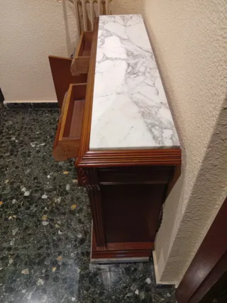 Mueble recibidor vintage con espejo y mármol