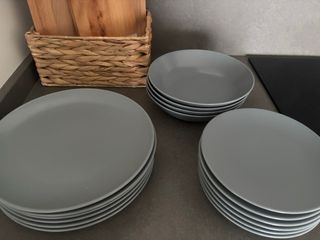 Vajilla IKEA Gris