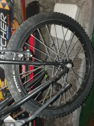 Bicicleta BTWIN Negra y Verde