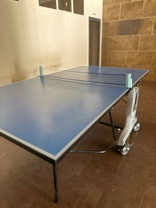 Mesa de ping pong azul