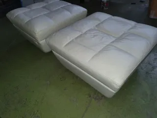 2 Pufs de Piel Blancos