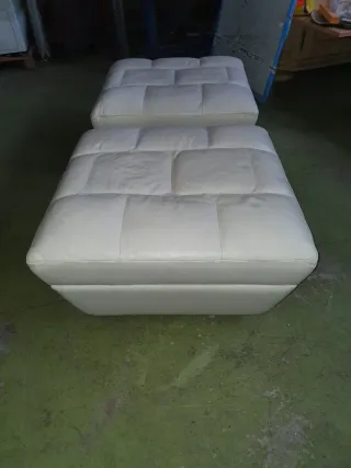 2 Pufs de Piel Blancos