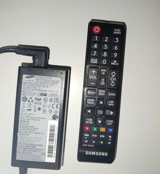 Samsung UE32J4000AW TV con Mando y Enchufe