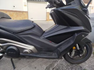 Kymco ak 550