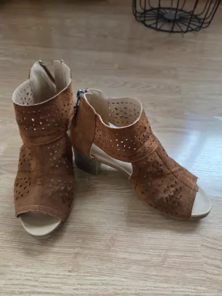 Botines Marrones con Abertura