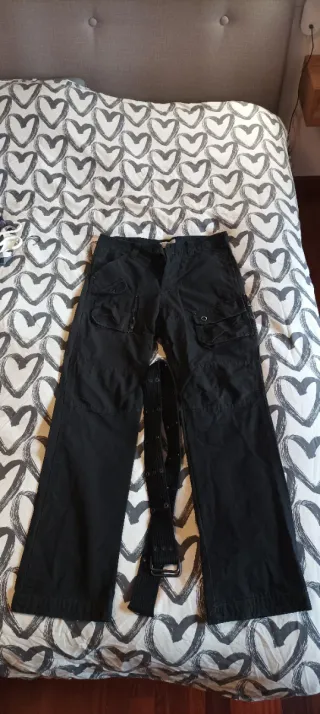 Pantalón largo negro con cinturón