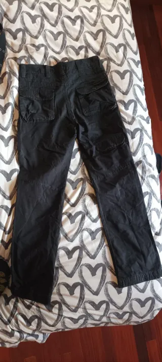 Pantalón largo negro con cinturón