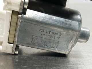 MOTOR ELEVALUNAS DELANTERO DERECHO AUDI A3 (8P1)