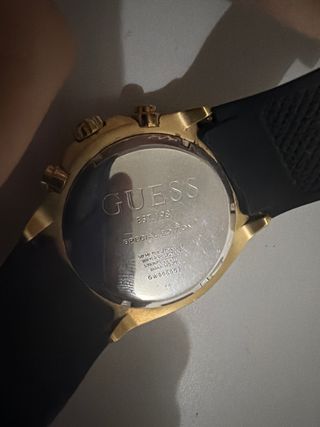 Reloj Guess Dorado y Negro con Cristales