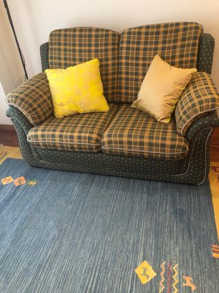 Sofá de 2 plazas a cuadros