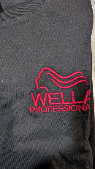 Camiseta Wella Professionals Negra