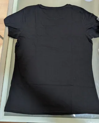 Camiseta Wella Professionals Negra