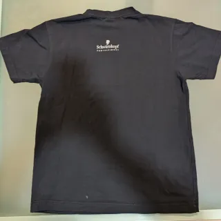 Camiseta Wella Professionals Negra