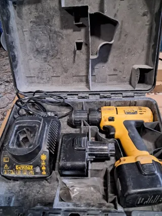 Taladro Percutor DeWalt 18V Atornilladora  Dewalt.