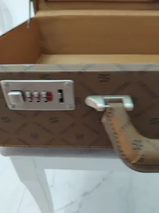 Maletín Erika Marrón con Combinación