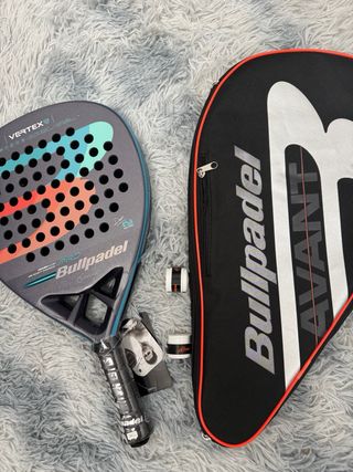 Pala Bullpadel Vertex 2 + Funda