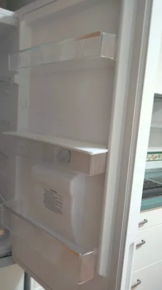 URGE VENDERNevera Cecotec BoleroCombi 250 Blanca