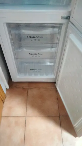 URGE VENDERNevera Cecotec BoleroCombi 250 Blanca