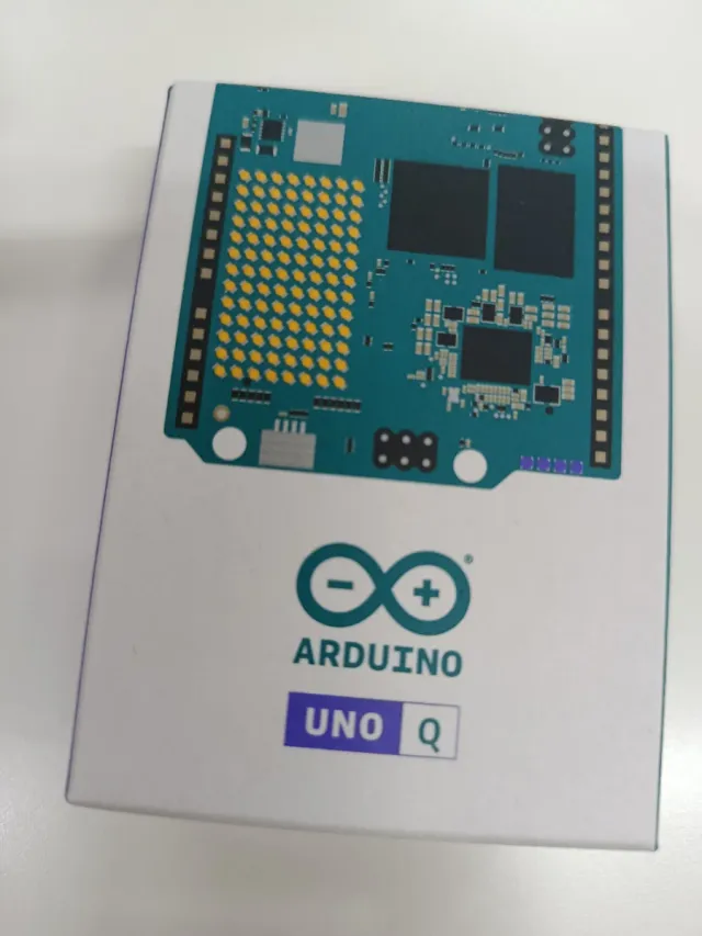 Arduino Uno Q 16GB memoria 2gb ram con Wifi