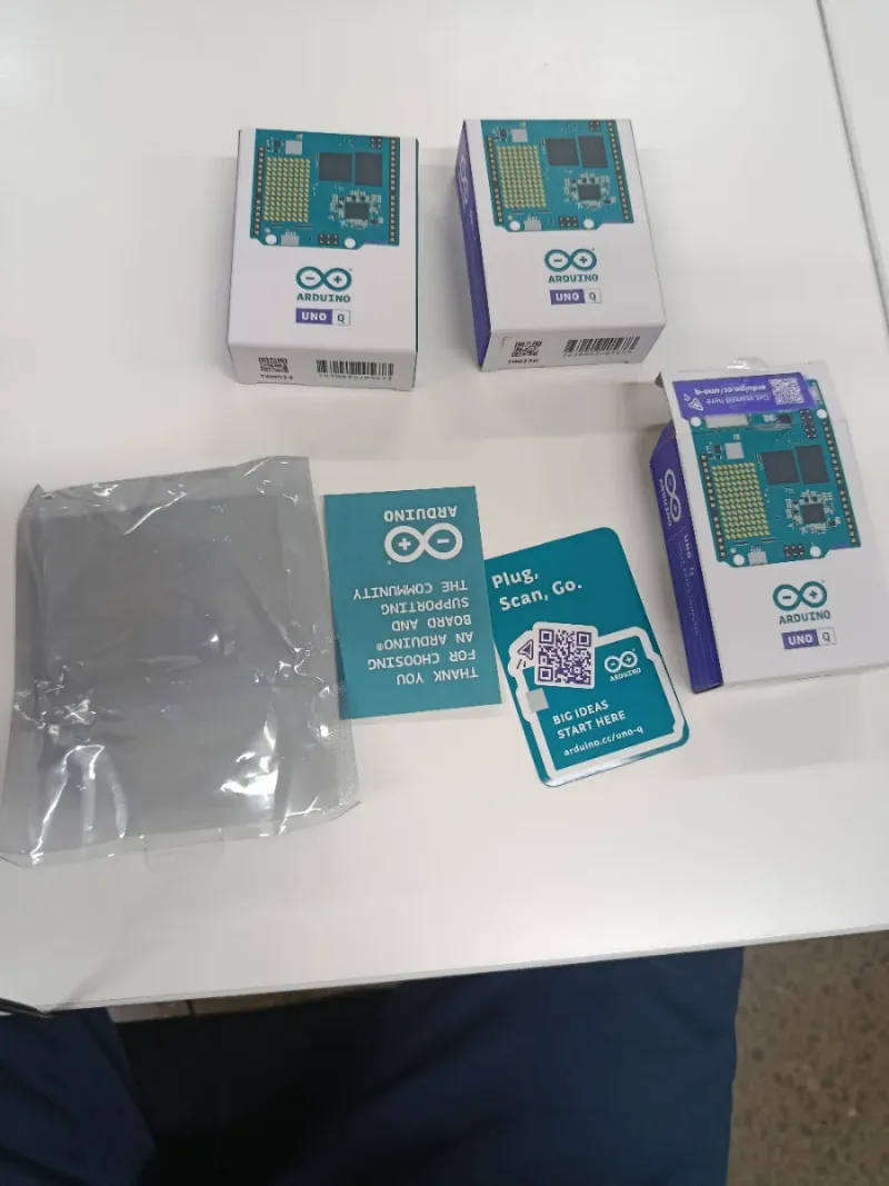 Arduino Uno Q 16GB memoria 2gb ram con Wifi afbeelding 3