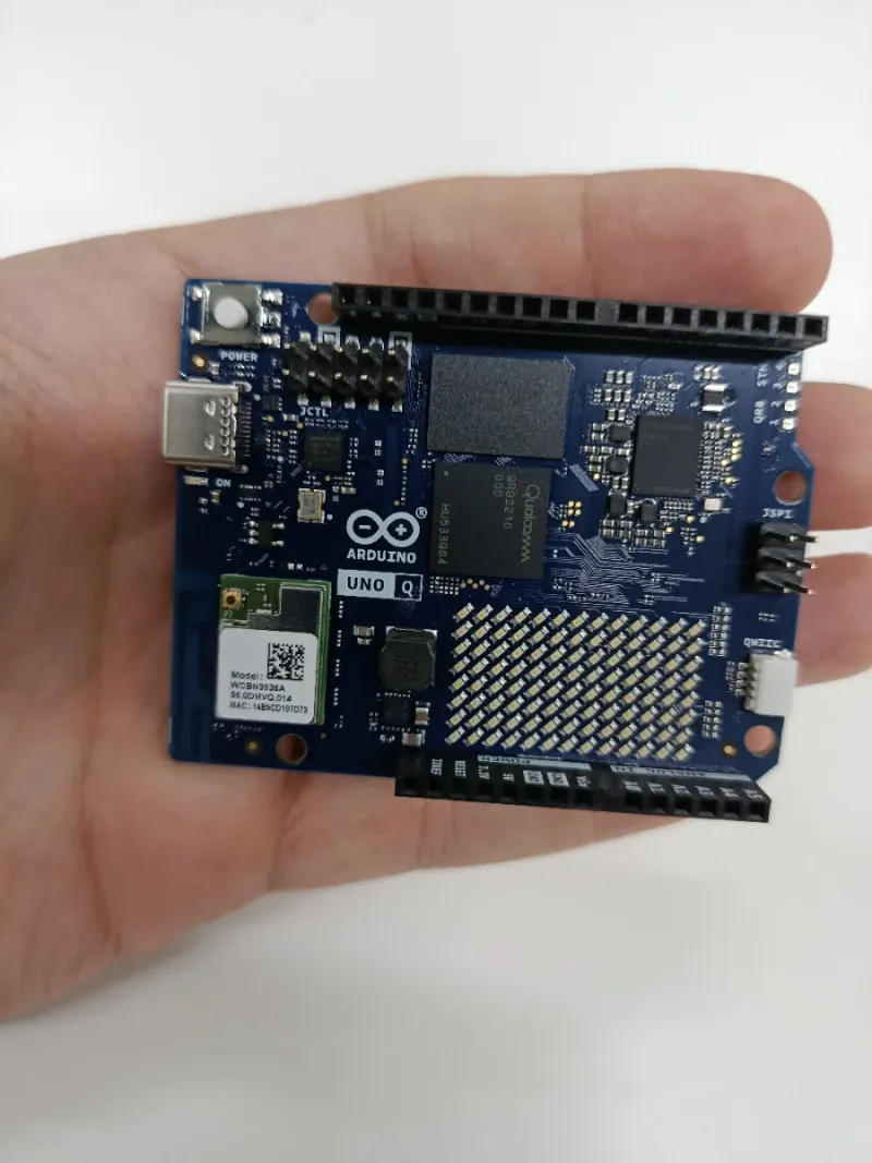 Arduino Uno Q 16GB memoria 2gb ram con Wifi afbeelding 4