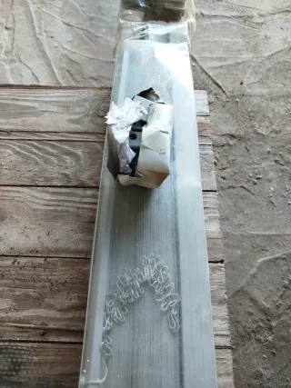 Estor metálico plateado