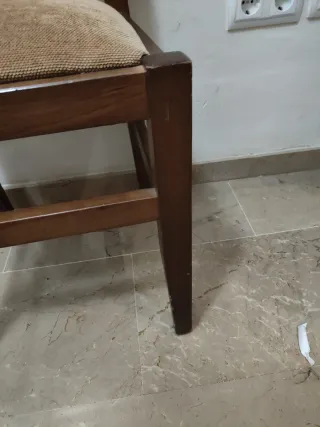 4 Sillas de madera de comedor