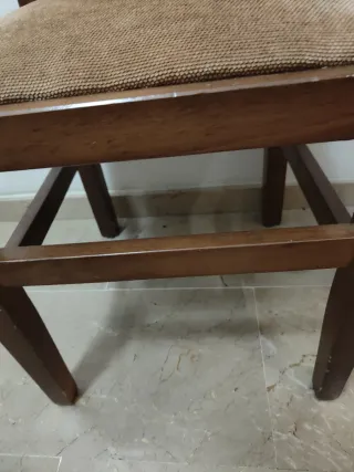 4 Sillas de madera de comedor