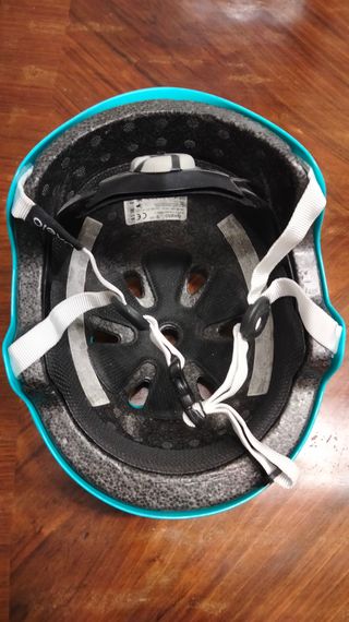 Pareja de cascos azules para moto y patinaje