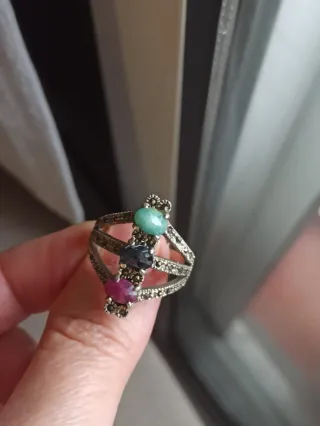 Anillo plata esmeralda zafiros y rubies