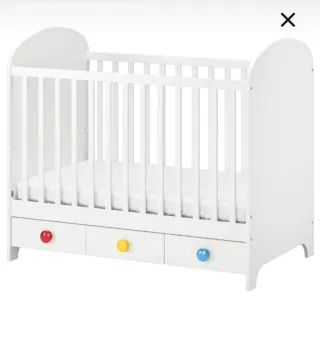 Cuna blanca 3 cajones pomos colores