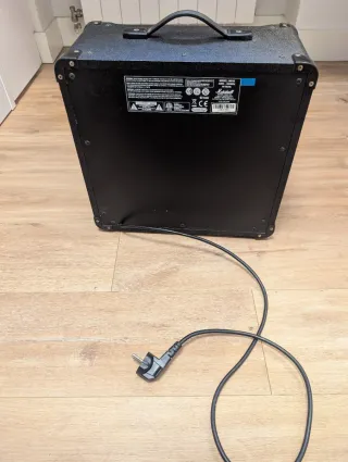 Amplificador Guitarra Eléctrica Marshall MG15