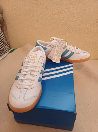 Zapatillas Adidas Hamburg Blancas y Azules