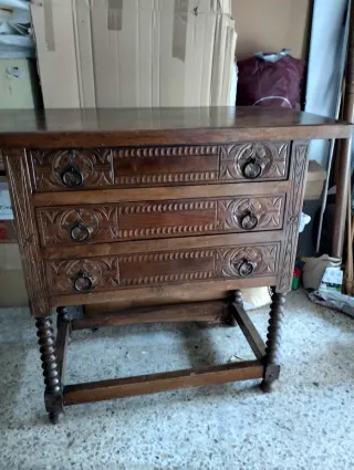 Mueble auxiliar madera tallada