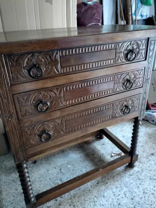 Mueble auxiliar madera tallada