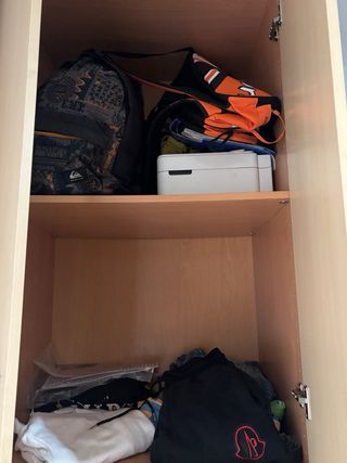 Armario de madera beige