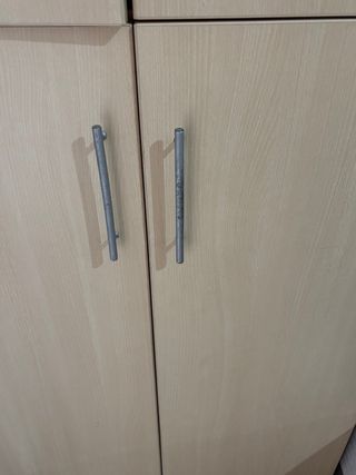 Armario de madera beige