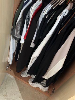 Armario de madera beige