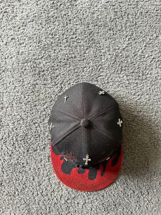 Cappello New Era Customizzato con croci e fiamma