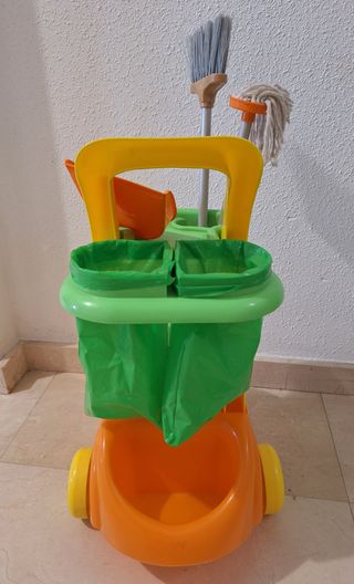 Carrito limpieza infantil: Escoba,Fregona,cubo,etc