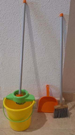 Carrito limpieza infantil: Escoba,Fregona,cubo,etc