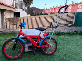 Bici infantil Spiderman + barra de acompañamiento