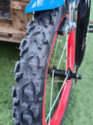 Bici infantil Spiderman + barra de acompañamiento