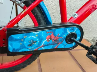 Bici infantil Spiderman + barra de acompañamiento
