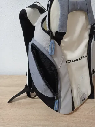 Mochila Quechua Beige y Gris