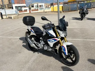 BMW 310 R Naked Blanca y Negra