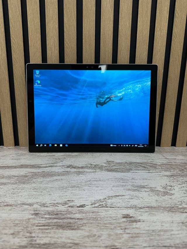 Microsoft Surface Pro 4 i5 8gb 256gb SSD