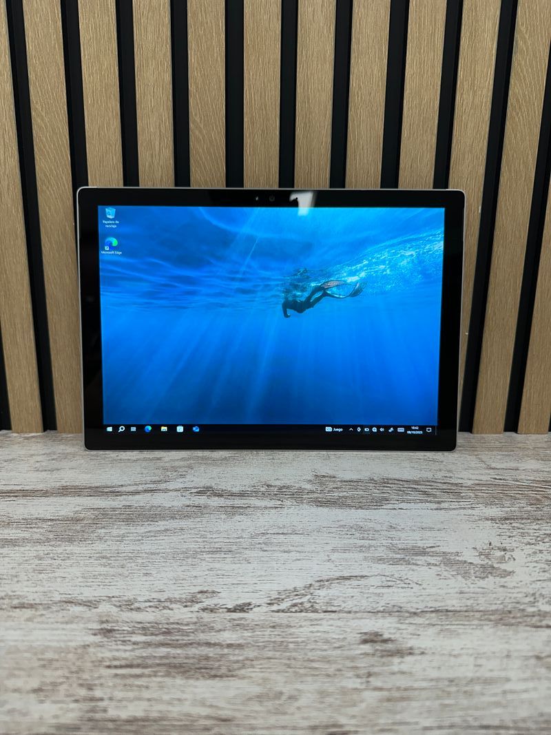 Microsoft Surface Pro 4 i5 8gb 256gb SSD